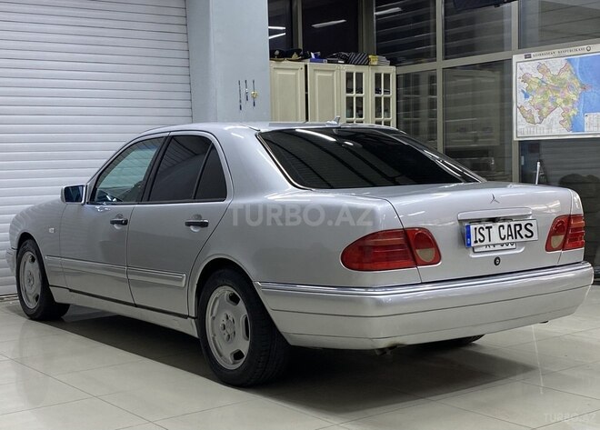 Mercedes E 240-10
