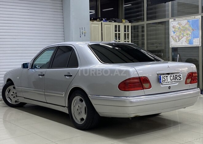 Mercedes E 240-12