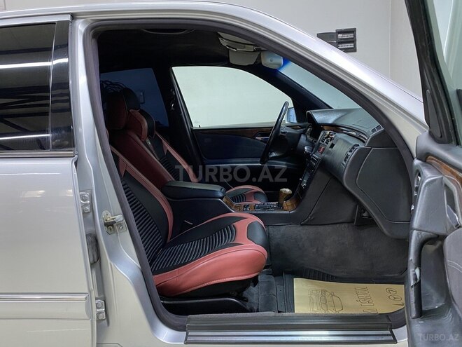 Mercedes E 240-17
