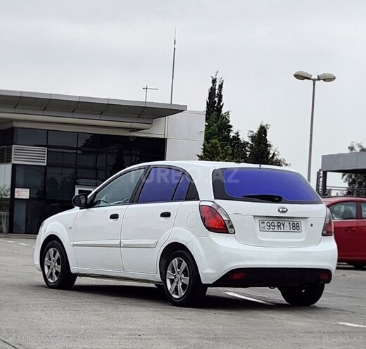 Kia Rio-5