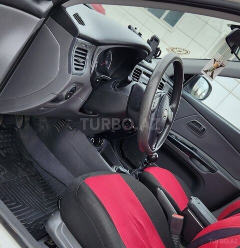 Kia Rio-21