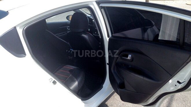 Kia Rio-17