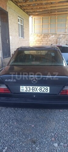 Mercedes 230 E-4