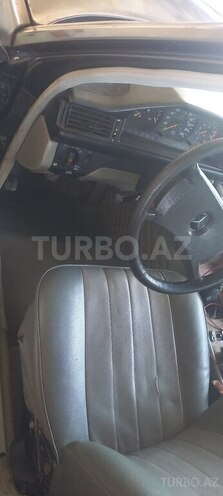 Mercedes 230 E-8