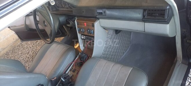 Mercedes 230 E-10