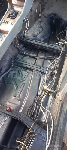 Mercedes 230 E-16