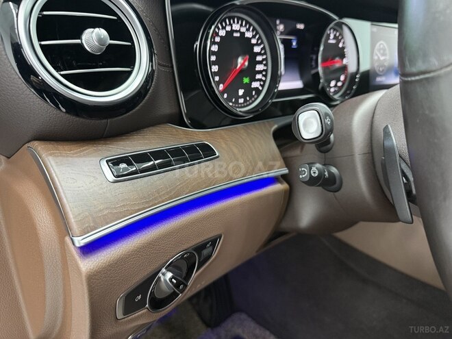 Mercedes E 220 d-17