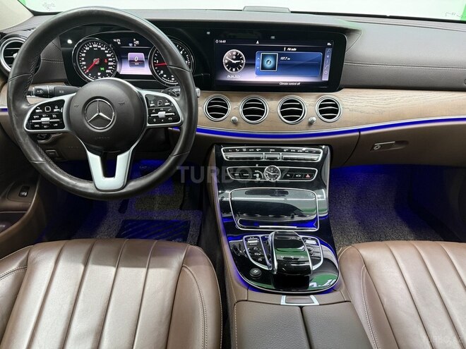 Mercedes E 220 d-8