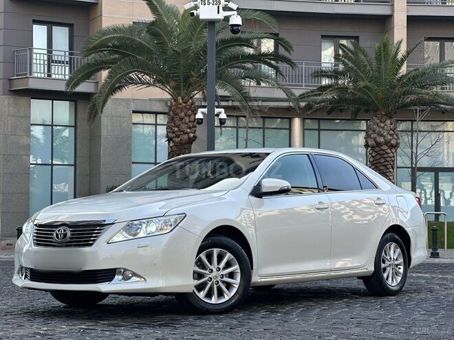 Toyota Camry-13