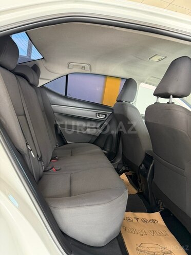 Toyota Corolla-10