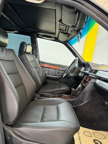 Mercedes 320 E-5