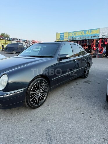 Mercedes E 240-2