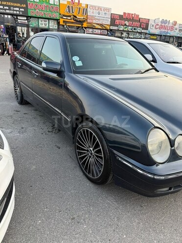 Mercedes E 240-3