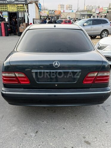 Mercedes E 240-4