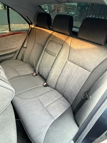 Mercedes E 240-8