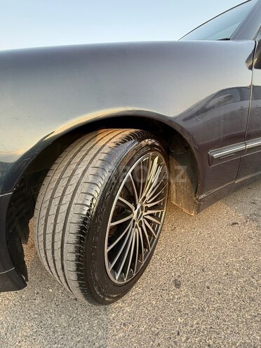 Mercedes E 240-10