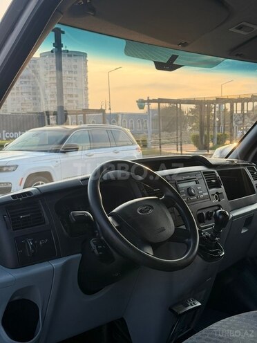 Ford Transit-10