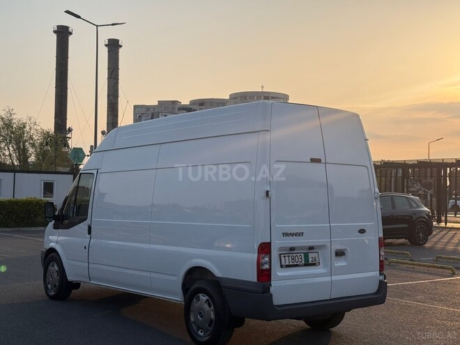Ford Transit-6