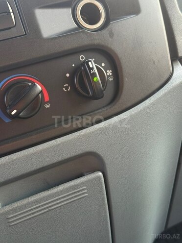 Ford Transit-13