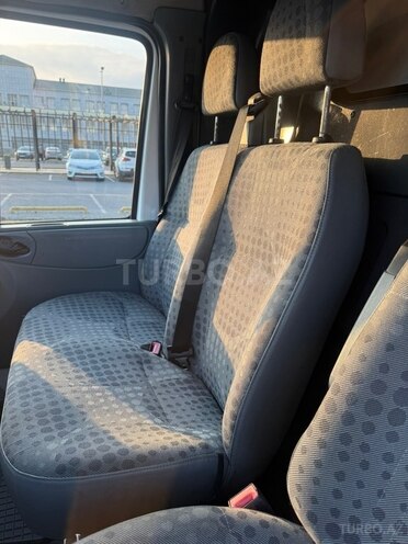 Ford Transit-11