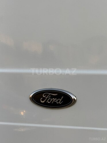 Ford Transit-15