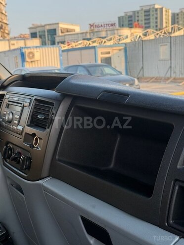 Ford Transit-12
