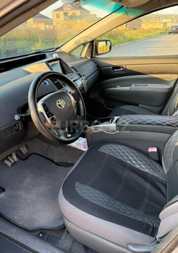 Toyota Prius-8