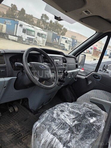 Ford Transit-14