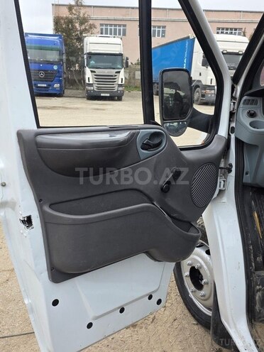 Ford Transit-15