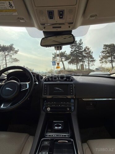 Jaguar F-Pace-11