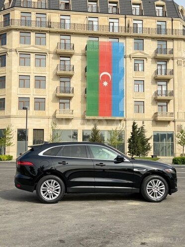 Jaguar F-Pace-6