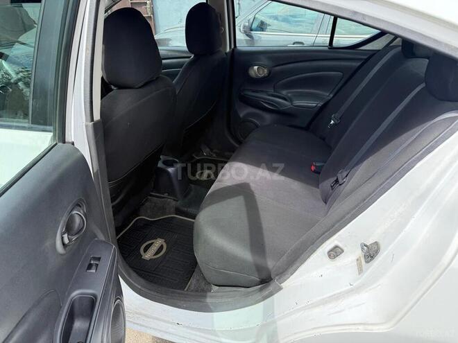 Nissan Versa-6