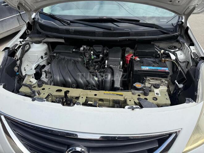 Nissan Versa-7
