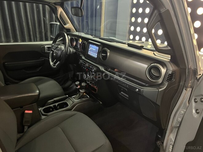 Jeep Wrangler-11