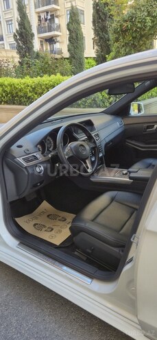 Mercedes E 200-11