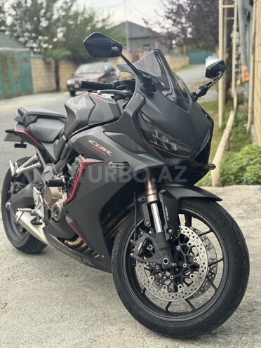 Honda CBR650R-1