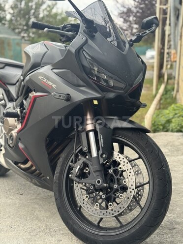 Honda CBR650R-4