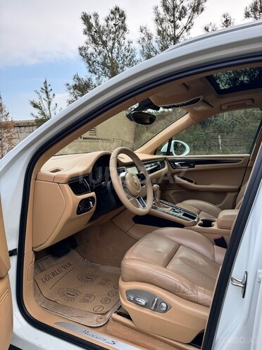Porsche Macan S-7