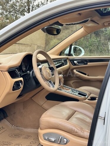 Porsche Macan S-8