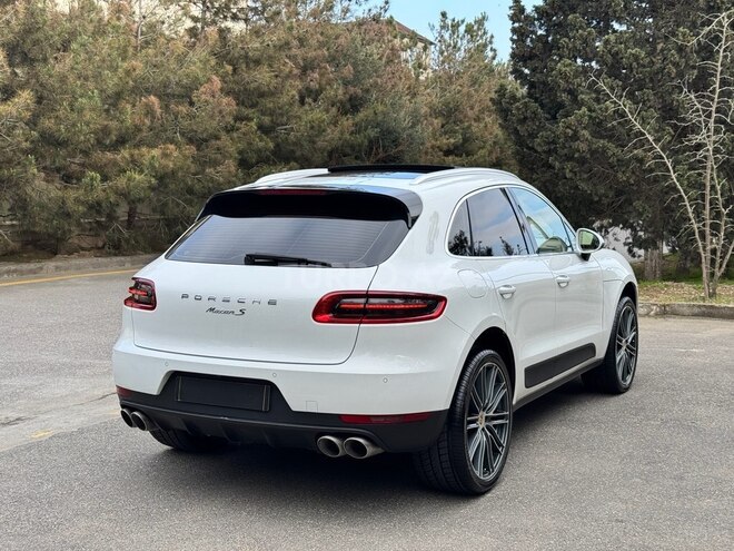 Porsche Macan S-5