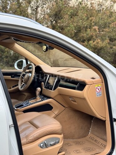 Porsche Macan S-11