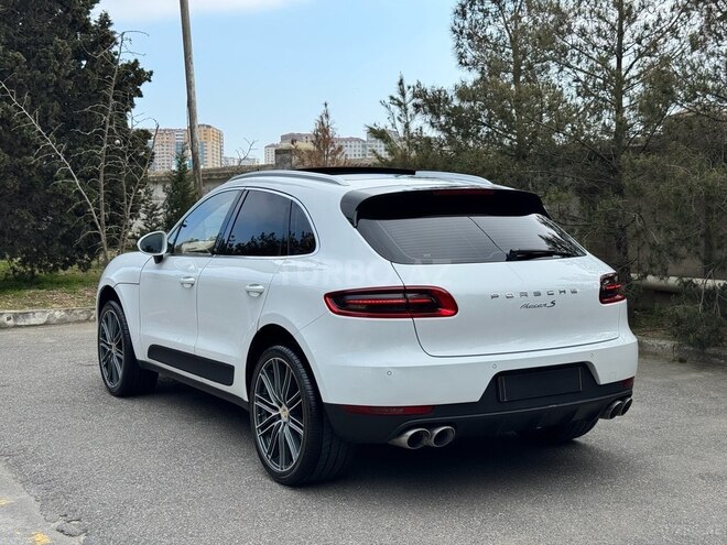 Porsche Macan S-6