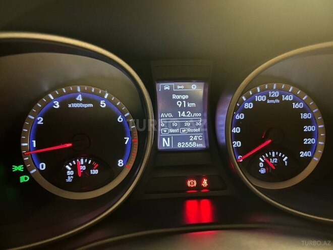 Hyundai Santa Fe-12