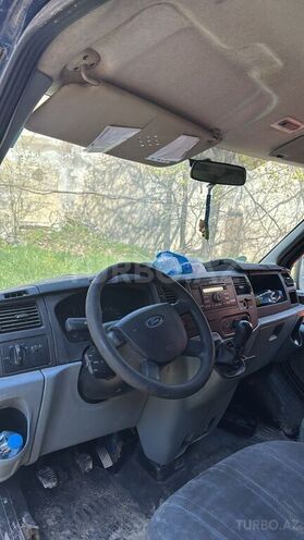Ford Transit-5
