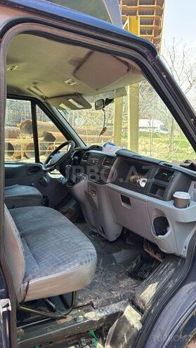 Ford Transit-7