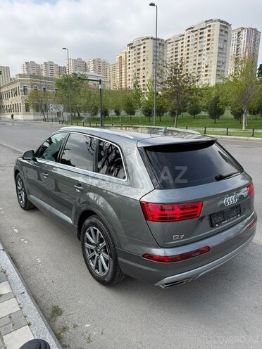 Audi Q7-6