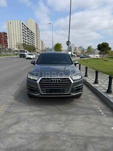 Audi Q7-1