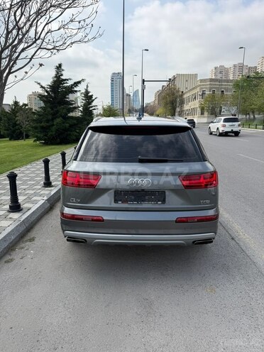 Audi Q7-4