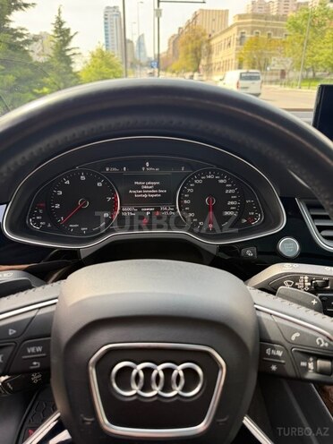 Audi Q7-11