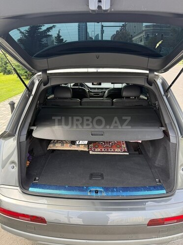 Audi Q7-13